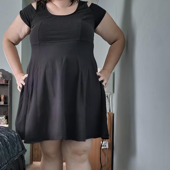 Torrid Black Mini Cut-out Sleeve Dress 1X - Picture 1 of 5